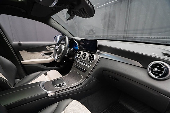 Mercedes-Benz GLC300 e 18 of 27