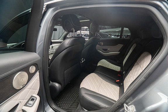 Mercedes-Benz GLC300 e 21 of 27