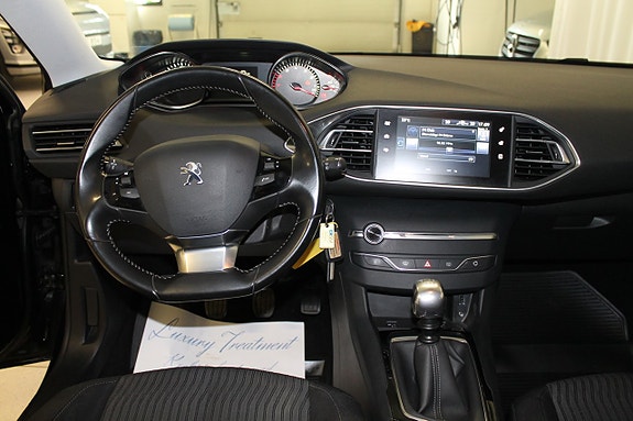 Peugeot 308 SW 8 of 8