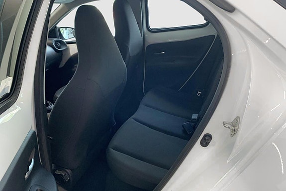 Toyota Aygo X 10 of 13