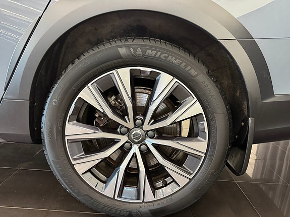 Volvo V90 Cross Country 27 of 27