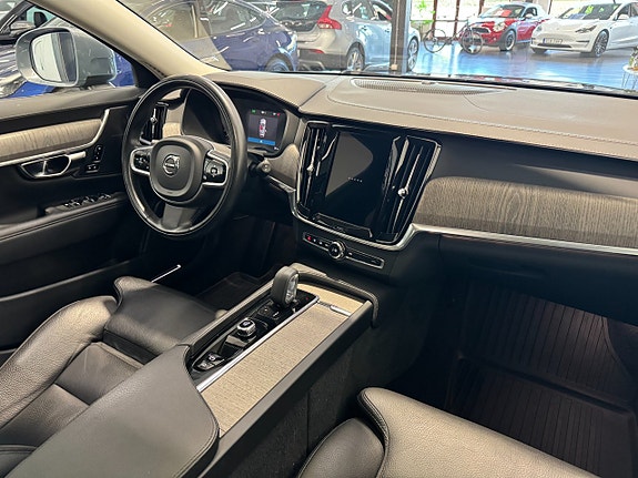 Volvo V90 Cross Country 11 of 27
