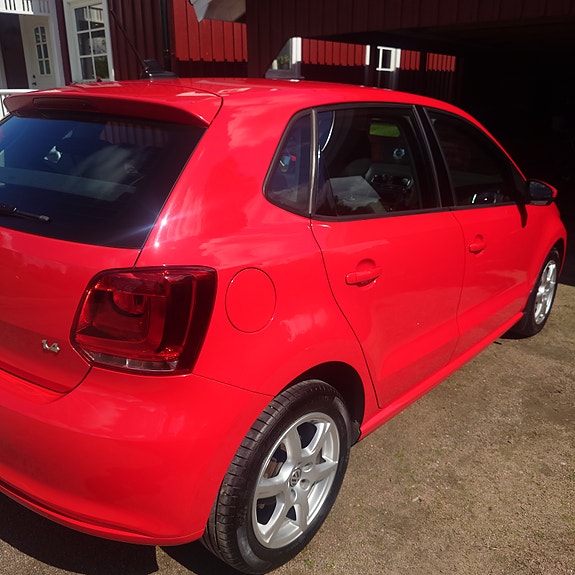 Volkswagen Polo 2 of 4