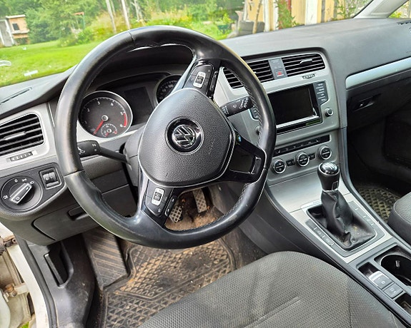 Volkswagen Golf VII 4 of 6