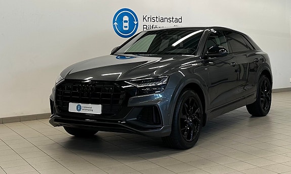 Audi Q8 2 of 12