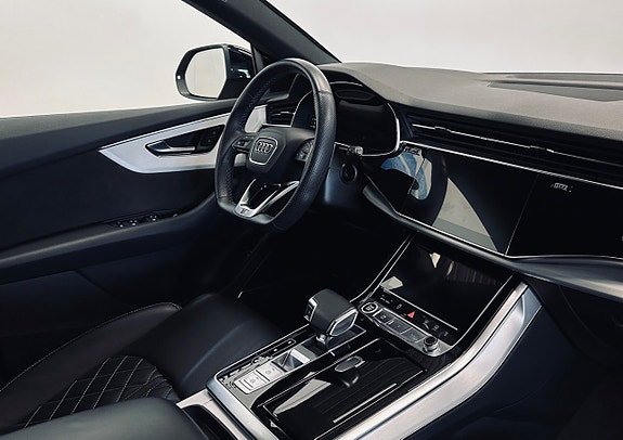 Audi Q8 10 of 12