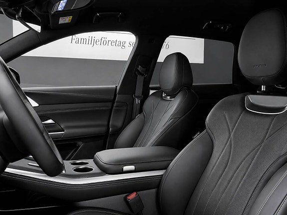Mercedes-Benz GLC300 e 10 of 15