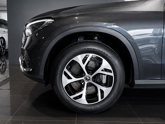 Mercedes-Benz GLC300 e 3 of 15
