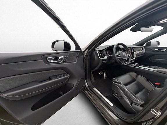 Volvo XC60 11 of 30