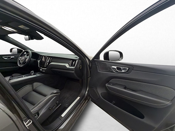 Volvo XC60 16 of 30