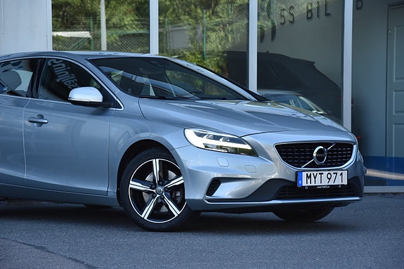Volvo V40 3 of 25