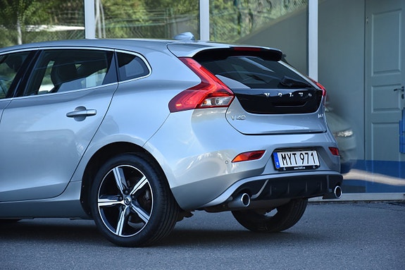 Volvo V40 7 of 25