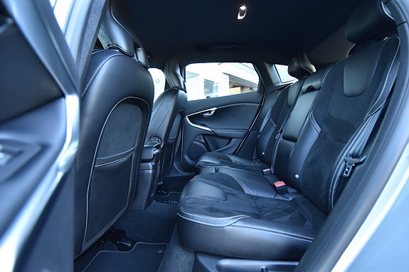 Volvo V40 14 of 25