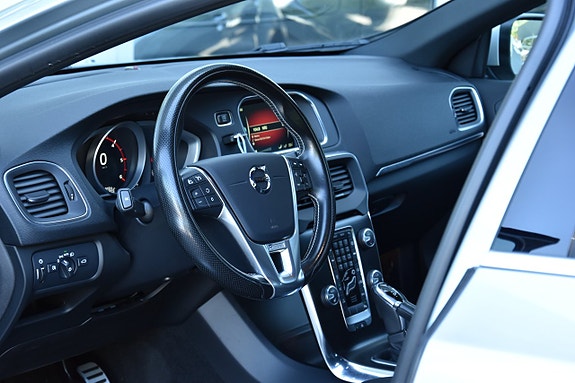 Volvo V40 11 of 25