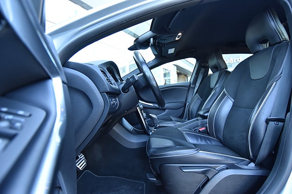 Volvo V40 13 of 25