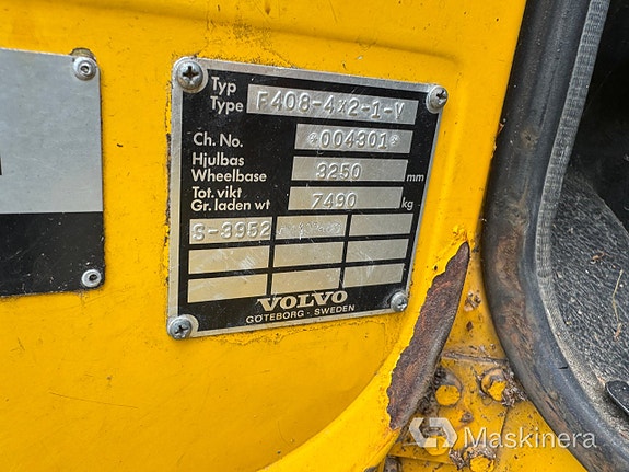 Flakbil Volvo F408 med kran 22 of 27
