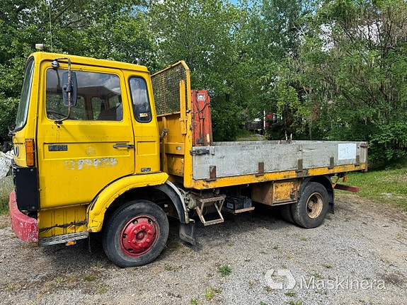 Flakbil Volvo F408 med kran 9 of 27
