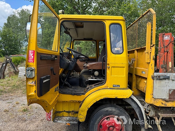 Flakbil Volvo F408 med kran 10 of 27