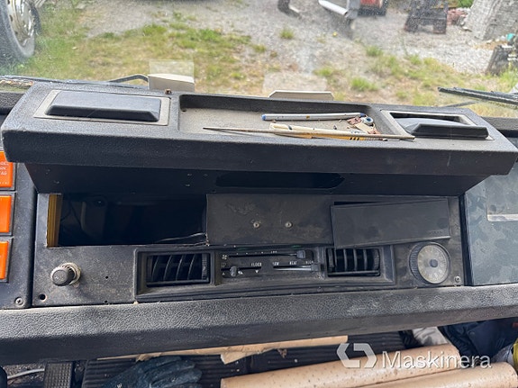Flakbil Volvo F408 med kran 15 of 27