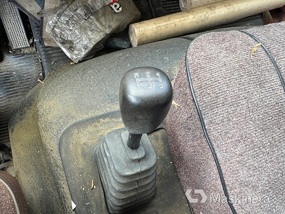 Flakbil Volvo F408 med kran 17 of 27