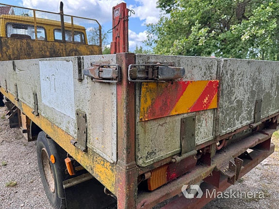 Flakbil Volvo F408 med kran 24 of 27