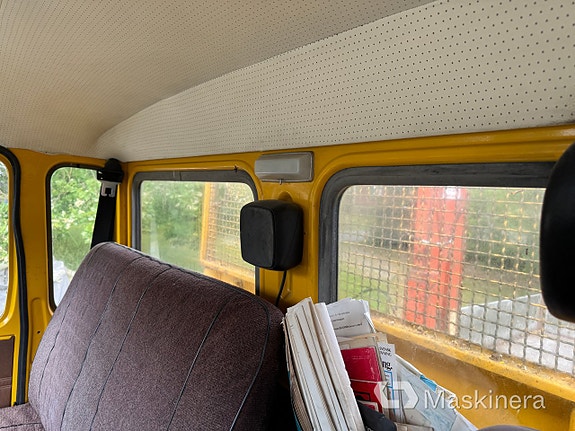 Flakbil Volvo F408 med kran 19 of 27
