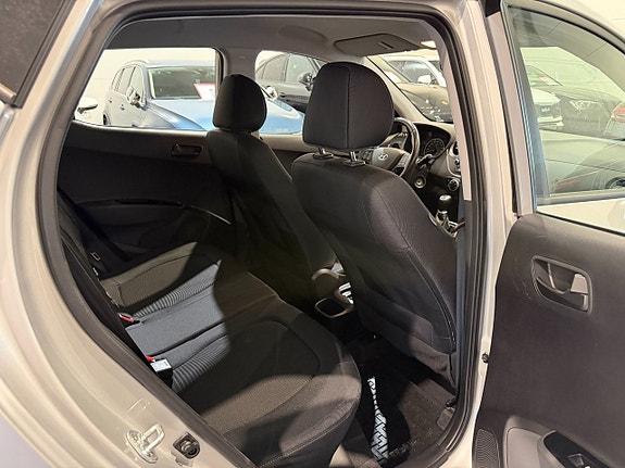Hyundai i10 12 of 24