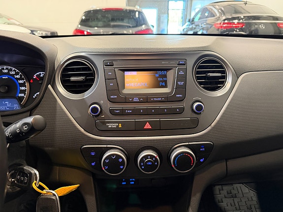 Hyundai i10 20 of 24