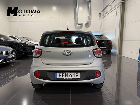 Hyundai i10 3 of 24