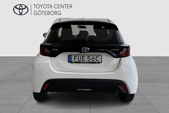 Toyota Yaris 7 of 13