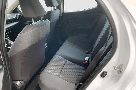 Toyota Yaris 10 of 13