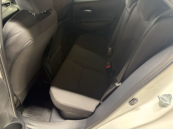 Toyota Corolla 7 of 13