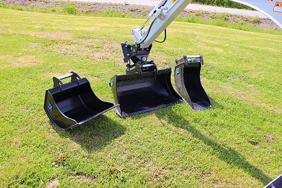 Takeuchi TB210R 6 of 6