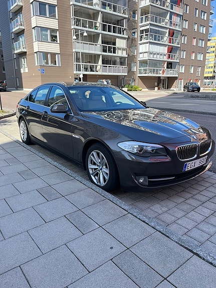 BMW 520d 3 of 5