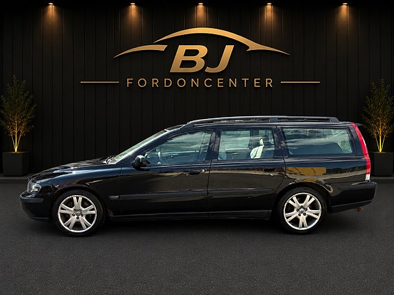 Volvo V70 2 of 7