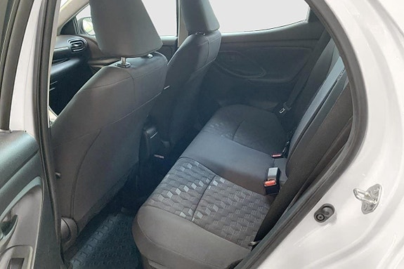 Toyota Yaris 9 of 12