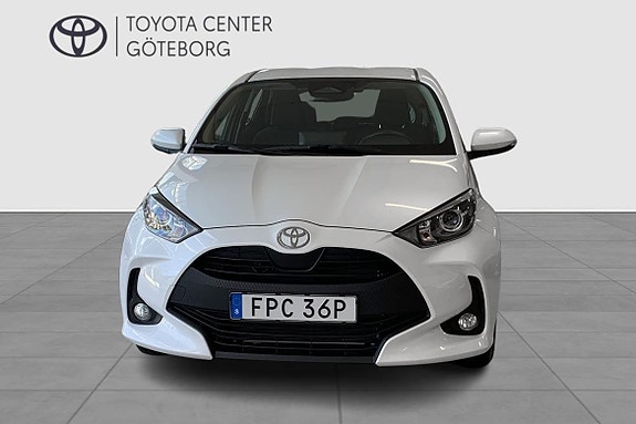 Toyota Yaris 7 of 12