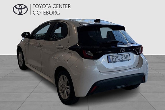 Toyota Yaris 3 of 12