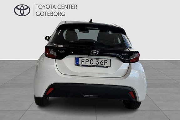 Toyota Yaris 6 of 12
