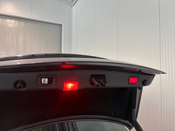 Mercedes-Benz E220 22 of 24