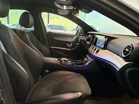 Mercedes-Benz E220 13 of 24