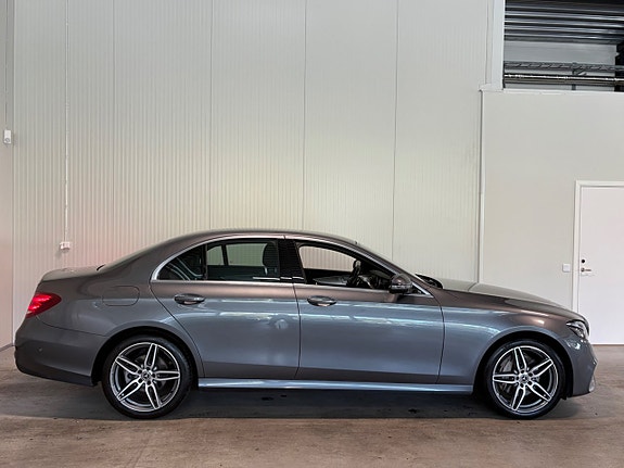Mercedes-Benz E220 2 of 24