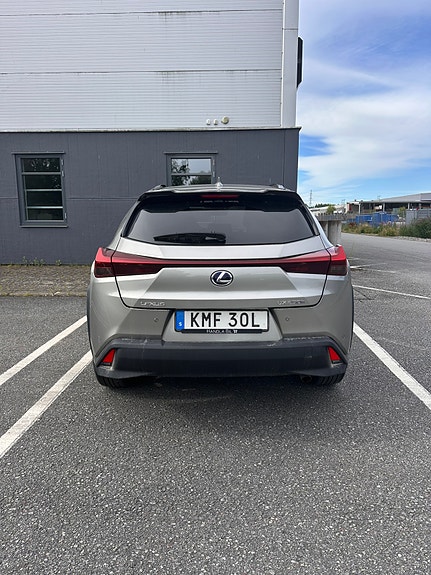 Lexus UX250h 5 of 7