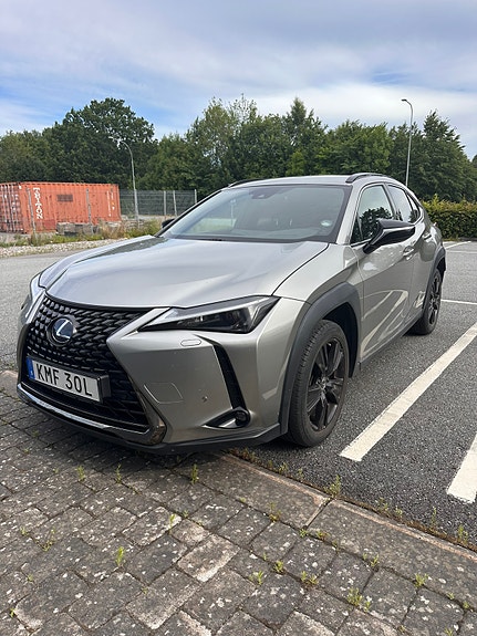 Lexus UX250h 3 of 7