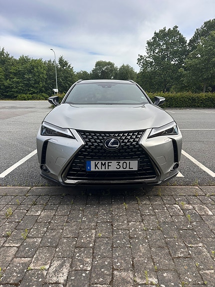 Lexus UX250h 6 of 7