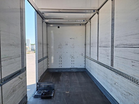 Volvo Vehicle Rigid 6x2-2 box full side opening 14 of 19