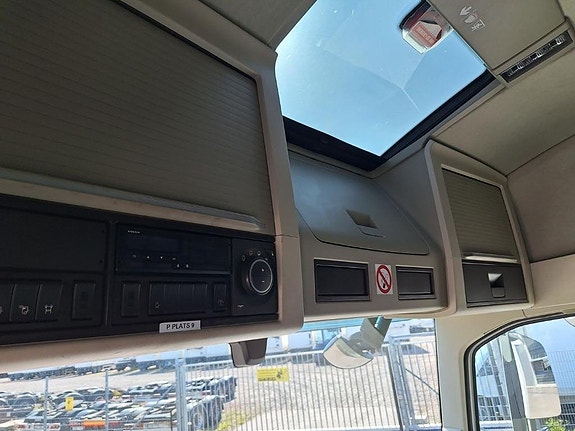 Volvo Vehicle Rigid 6x2-2 box full side opening 18 of 19