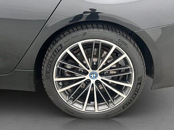 BMW 530e 30 of 30