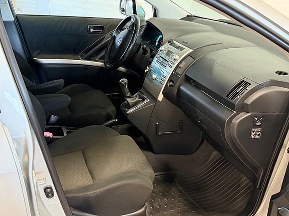 Toyota Corolla Verso 15 of 16
