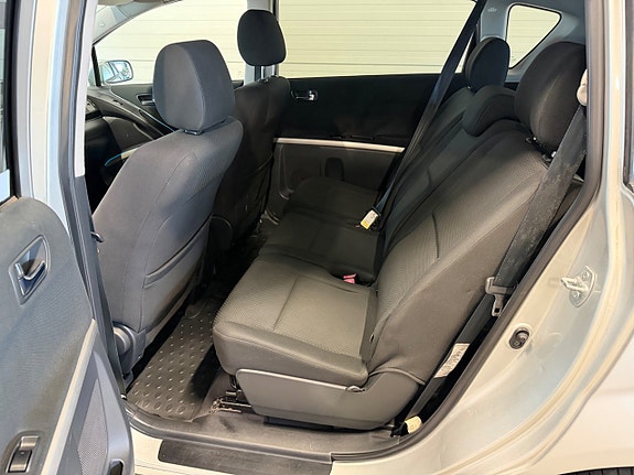 Toyota Corolla Verso 12 of 16